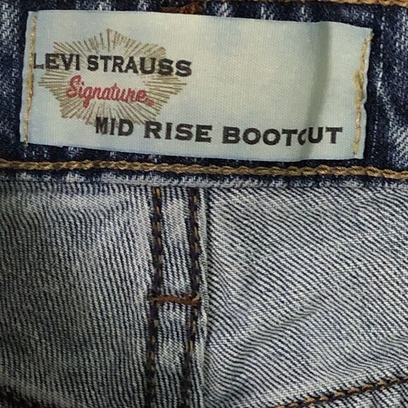 Levi's Signature Series Jeans 12 Women Boot Cut 30x28 Blue Mid Rise Light Wash - Picture 9 of 14